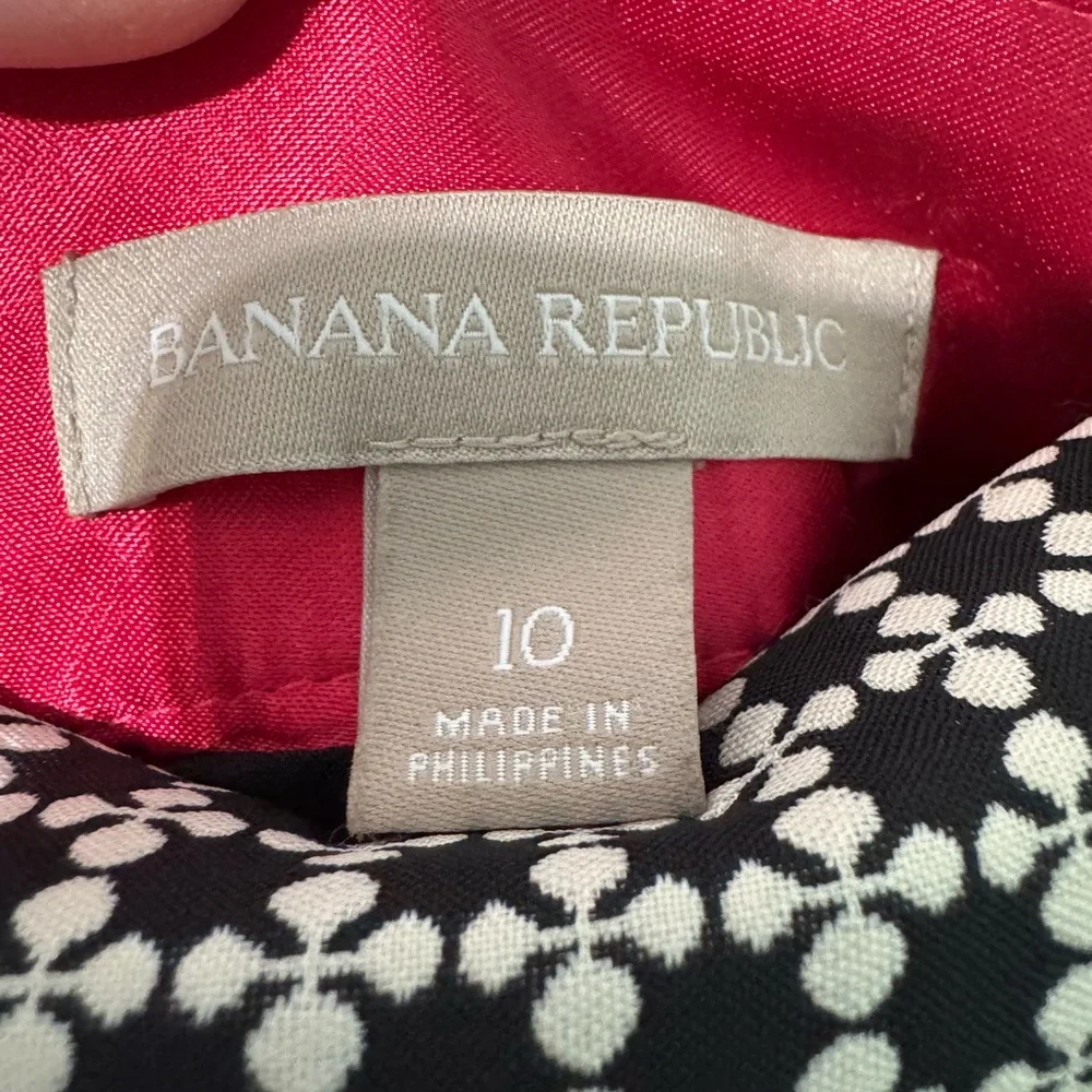 Banana Republic black and white Patterned Pencil Skirt size 10 with pockets